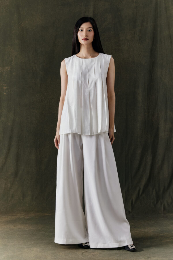 Study 01 – Form 27, Fold Set in White