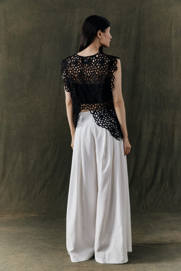 Study 01 – Form 25, Aster Top in Black - Image 2