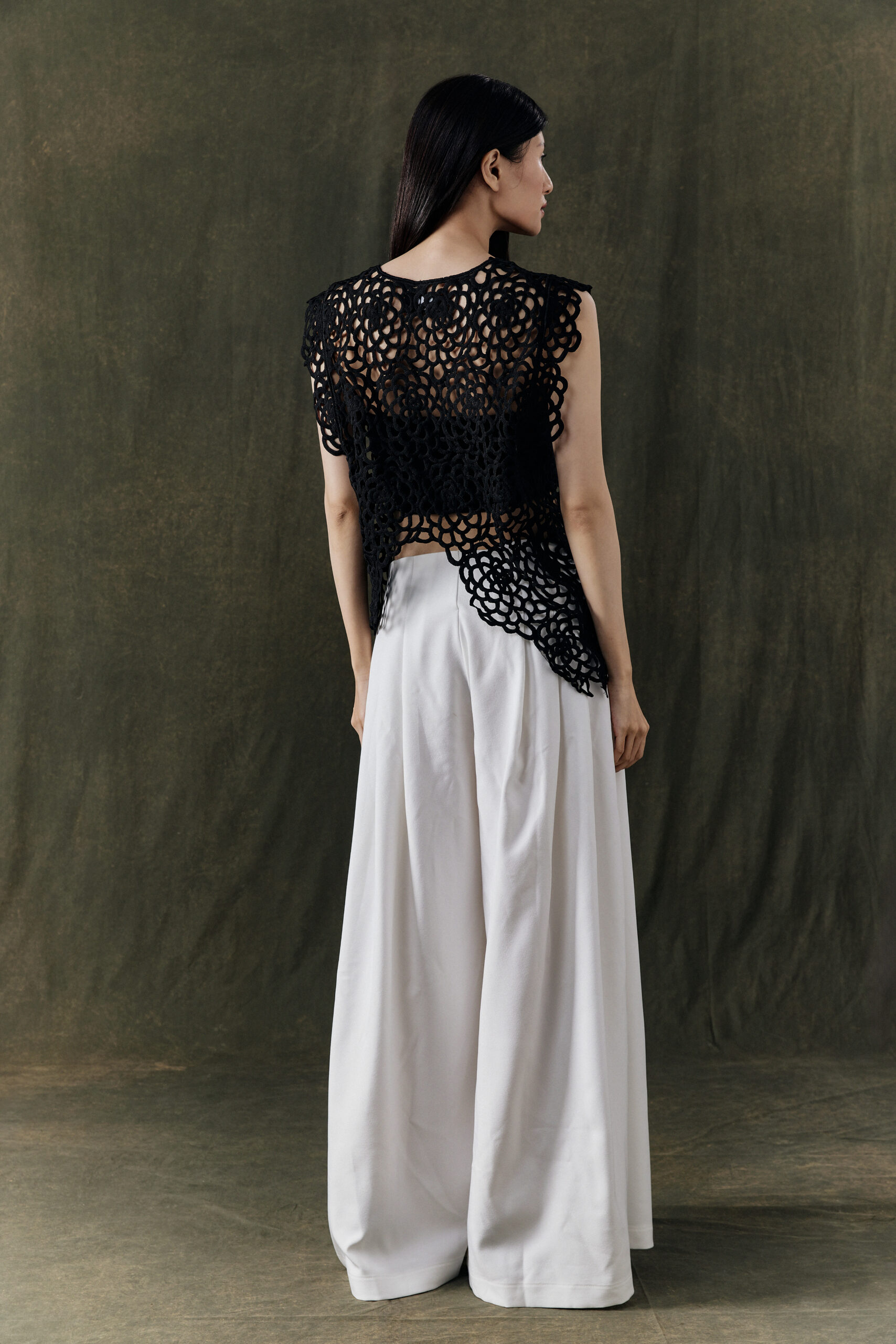 Study 01 – Form 25, Aster Top in Black - Image 2