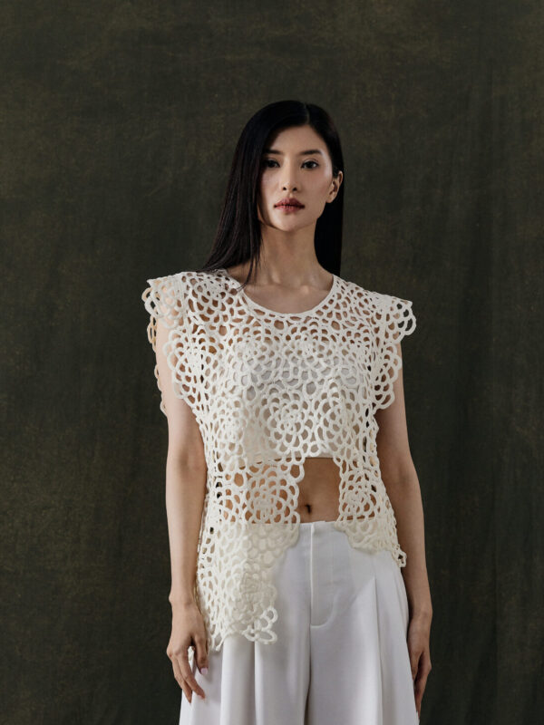Study 01 – Form 24, Aster Top in White